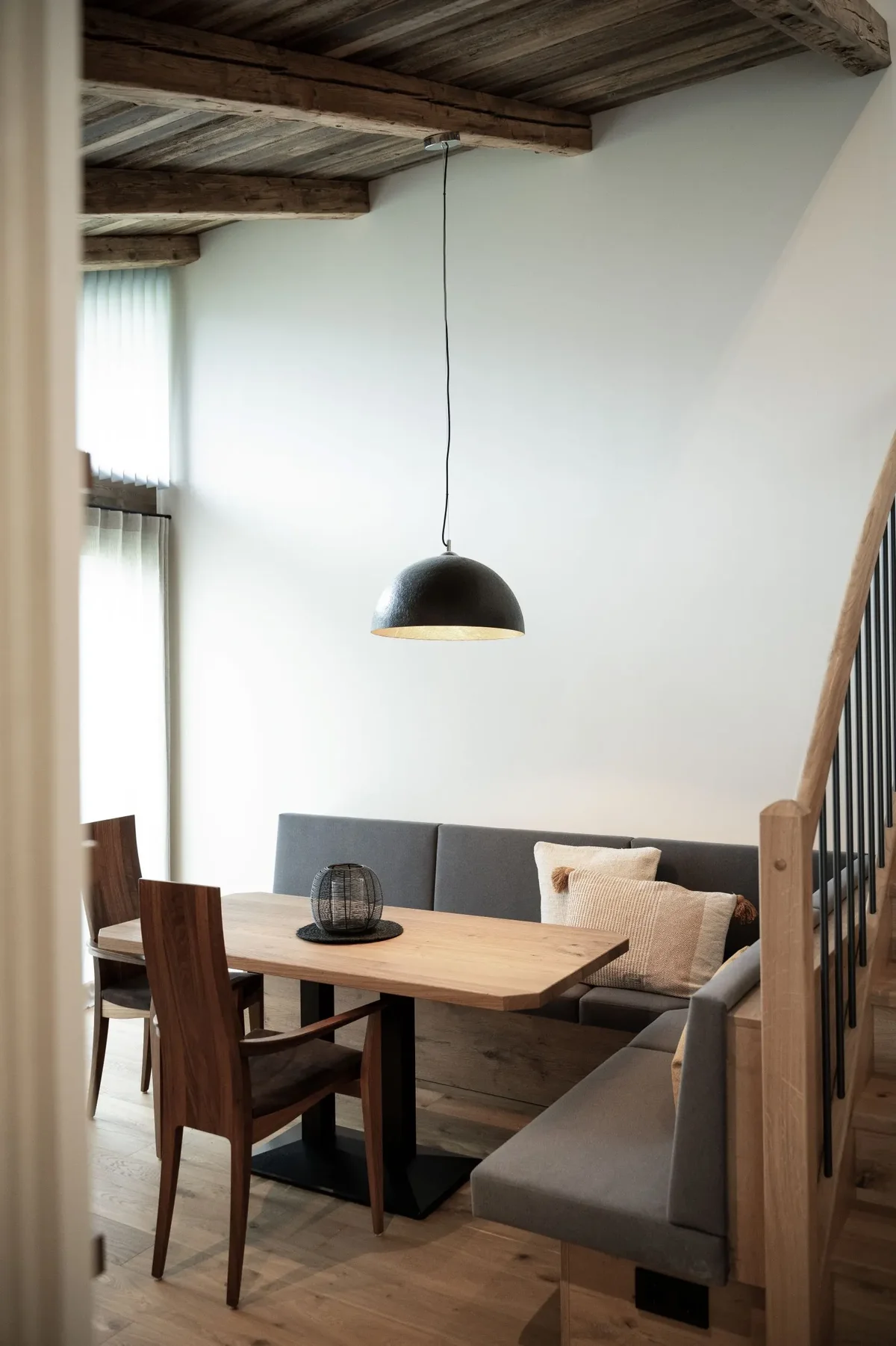 Large dining table in Loft Rupi