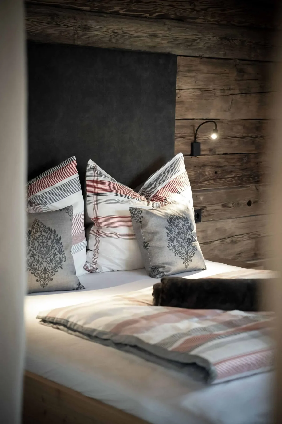 Double bed in Chalet Holzi